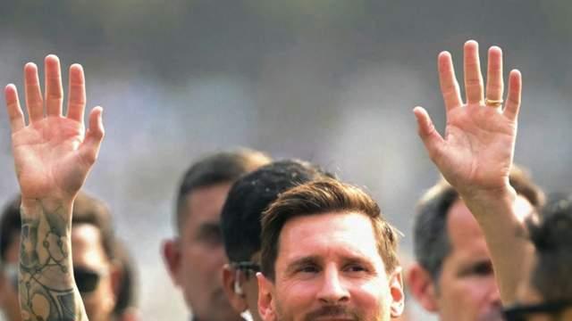 看不到梅西！印度球迷怒了：拆掉广告牌 狂扔水瓶 现场骚乱