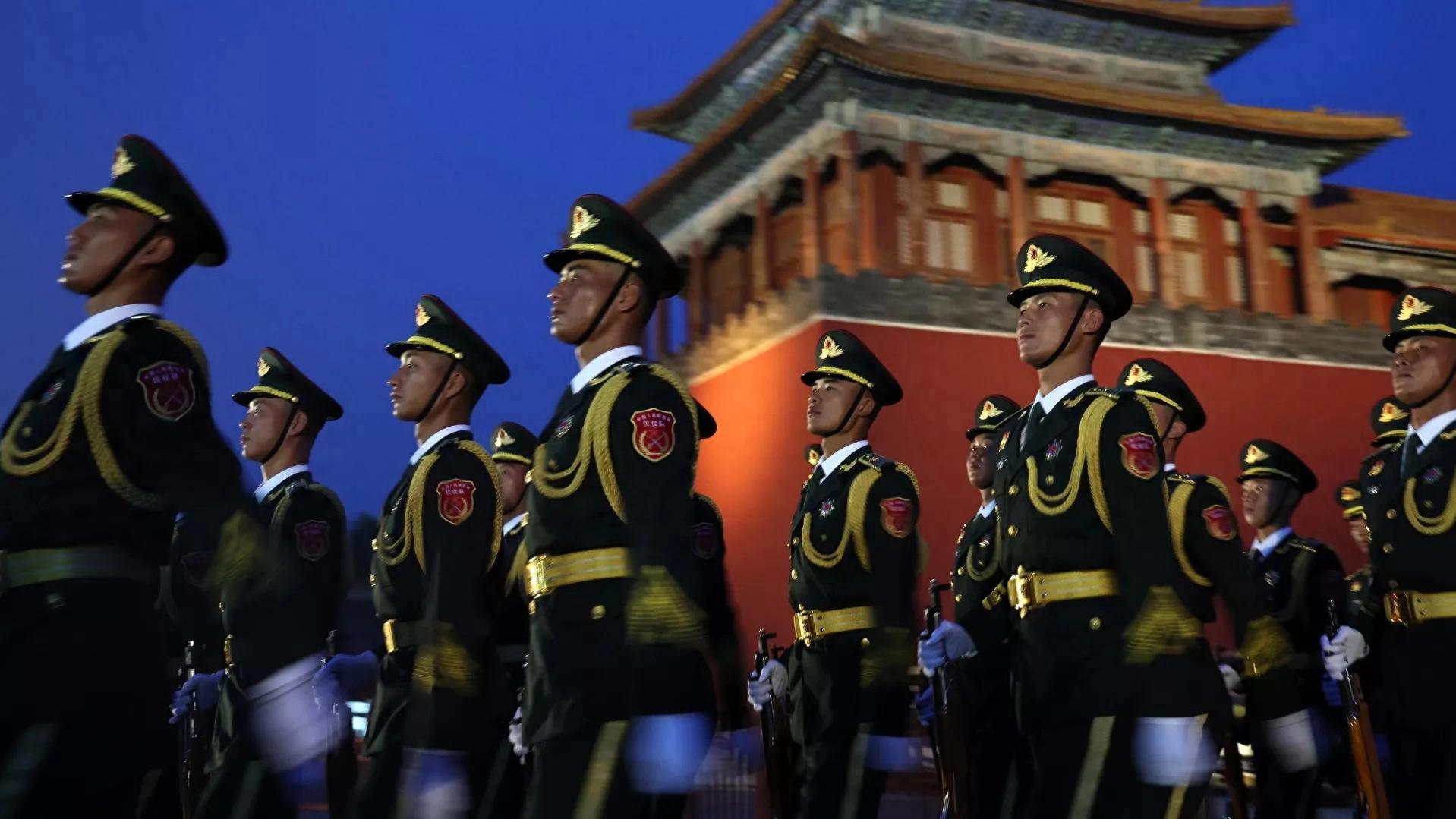 别被美军报告忽悠了！夸中国军队是幌子，真正的矛头指向这两件事