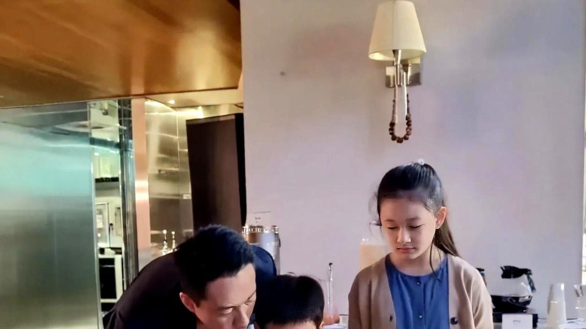 姐弟俩对故乡认知不同



这姐弟俩的回答，简直让人大跌眼镜！一边是姐姐斩钉截铁