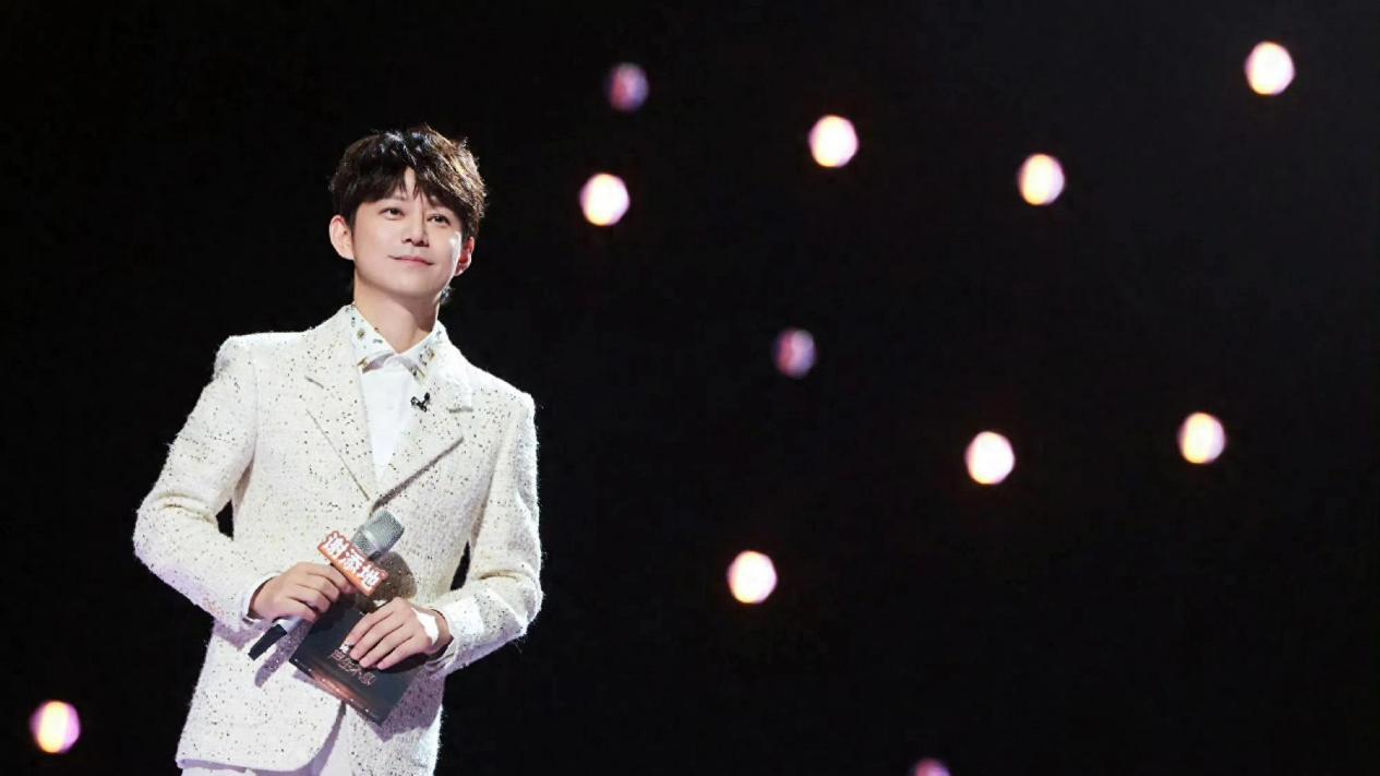 《东张》猫仔黎宽怡拥“童颜”老公，“东张女神”接花球好事近