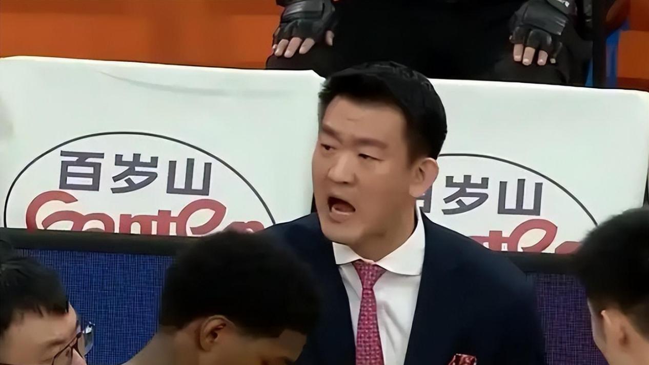 拒绝爆冷，广厦打崩天津队！胡金秋25+7制霸内线，差一胜锁定第1