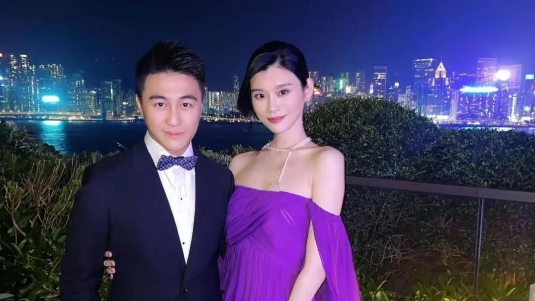 奚梦瑶生日 何猷君和儿女送3束花 36岁温婉似少女 一家四口高颜值