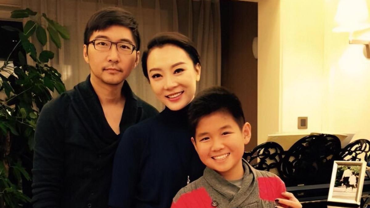 嫁二婚钢琴家当后妈被嘲，如今48岁陈数却活成最大赢家