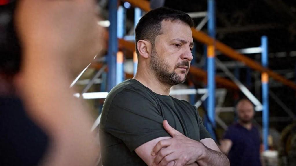 吹嘘泽连斯基是英雄、最伟大的政治家，你们的良心不会痛吗