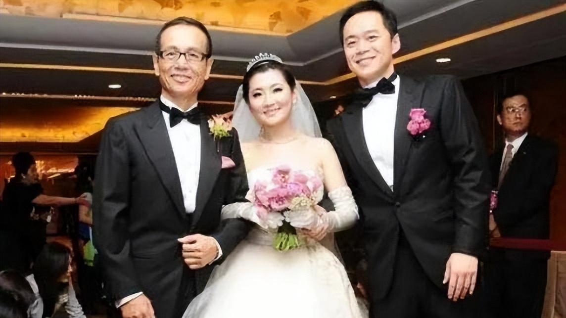 任家萱：浴火重生，42岁未婚生子活成自己的女王