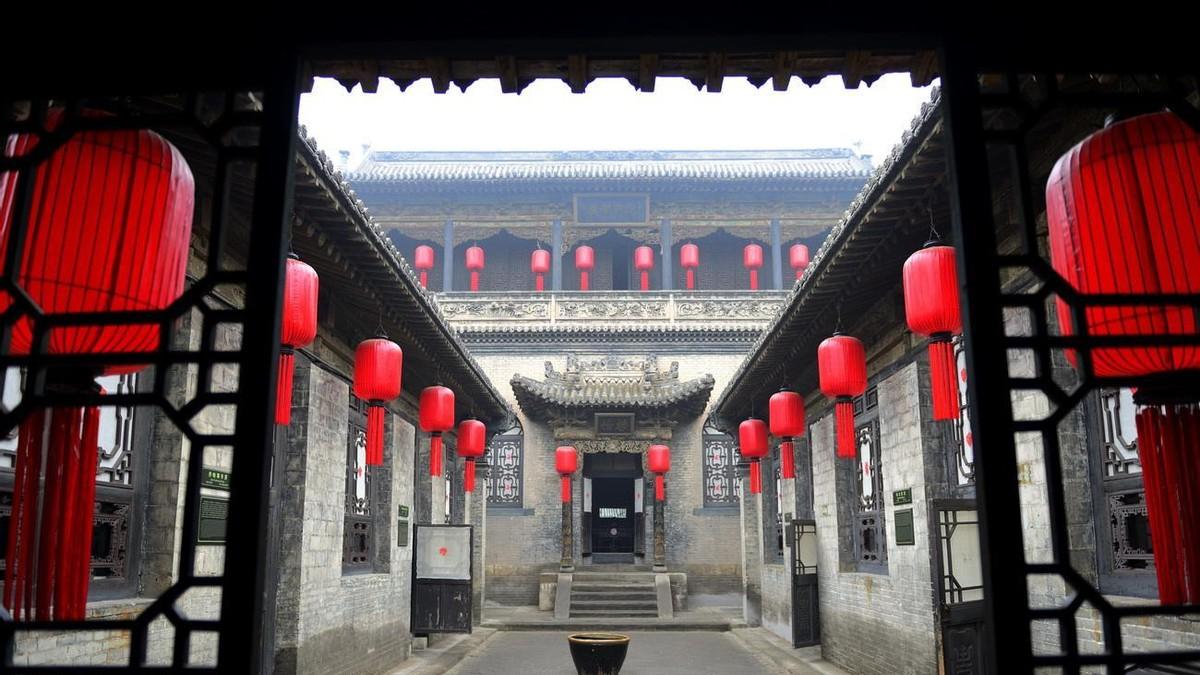 乔家大院那么富裕，为何鬼子当时不敢劫掠，看看乔家挂了什么？