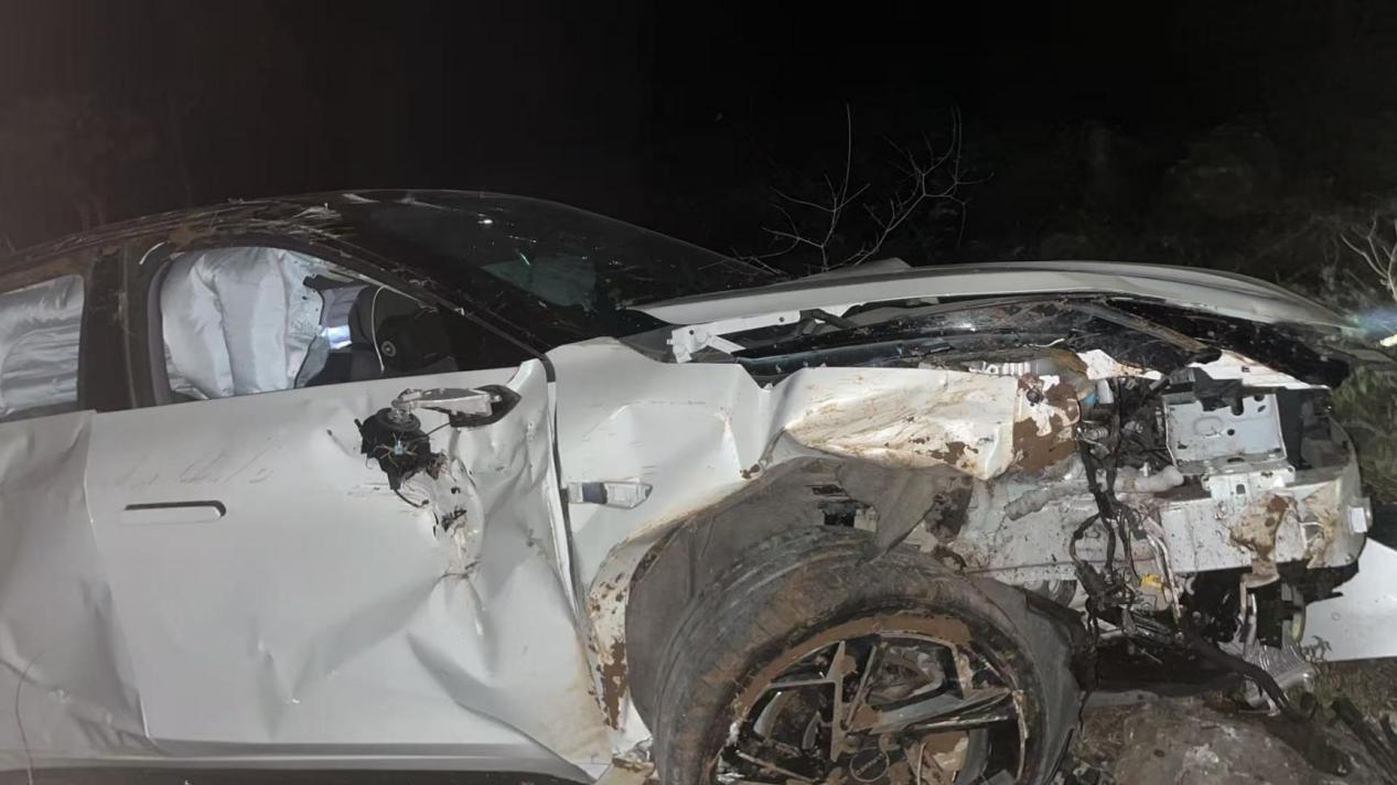 自驾遇险不用慌，领克07 EM-P连续翻滚未起火，安全兜底超安心