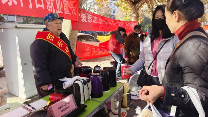 便民“集市”进社区 惠民服务“暖”心坎