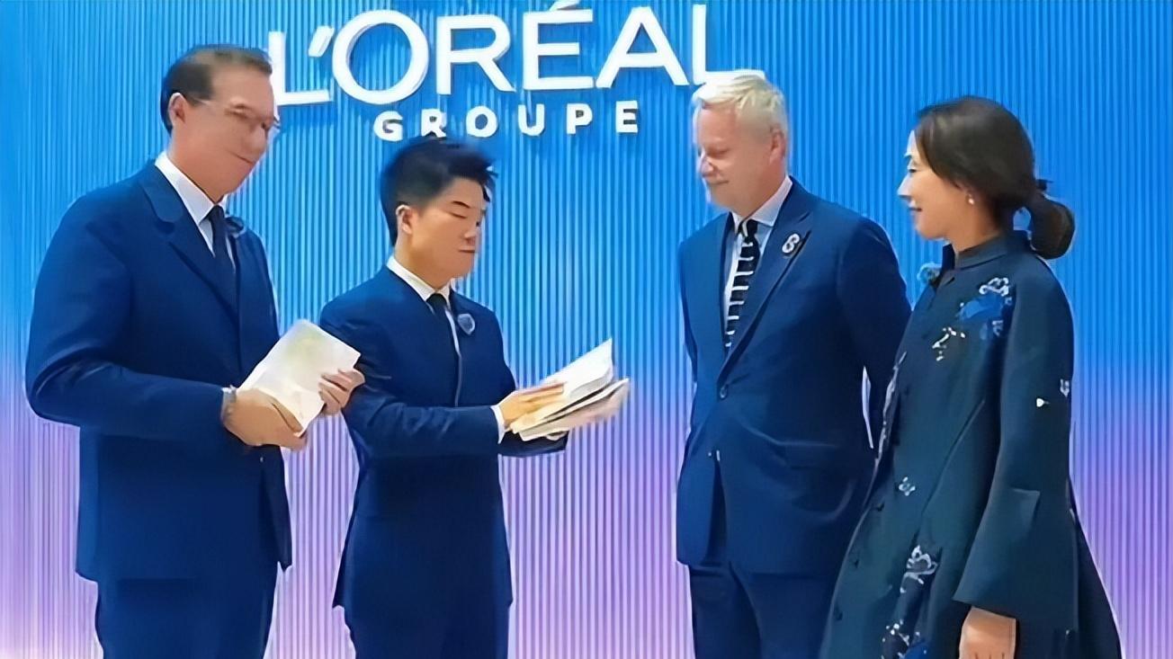 李阳批评董宇辉英文发音不准, 网友: 不死抠语法, 学生能力早提高了