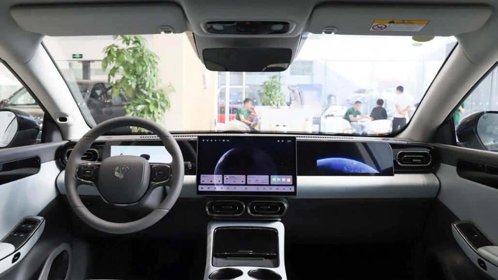 15万预算想买C级车，不妨看看它，大空间，用车成本经济