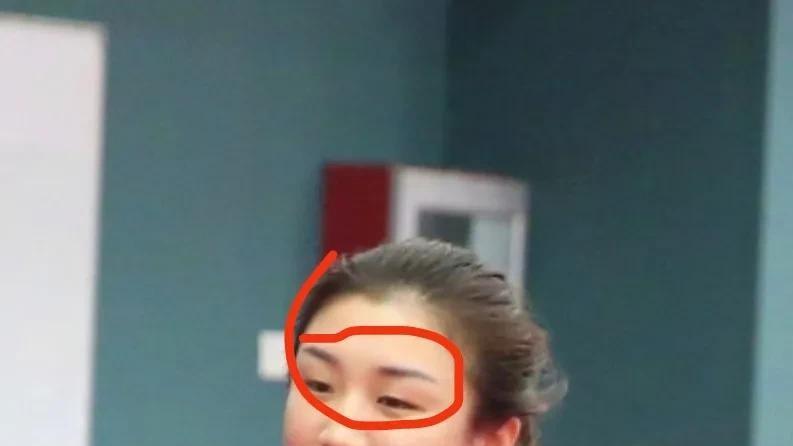 梦姐眼妆像张本略显浓重



梦姐这眼妆，看得我一愣一愣的！咋和张本那眼神儿那么