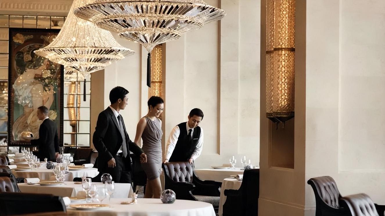 浙江老板请客，宾客误喝3瓶老茅台，账单惊呆全场