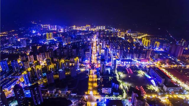 80 后跪别老宅看哭全网！不是房子空了，是心的归处没了