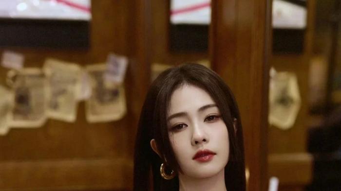 白鹿不愧是央妈严选，以前真是小看她了，太有型了