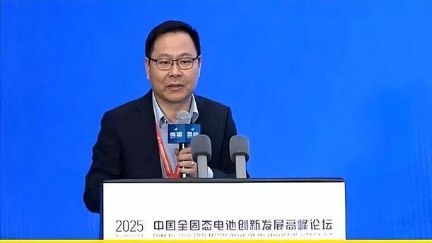 比亚迪固态电池量产倒计时，车企巨头集体沉默，下一个颠覆者是谁