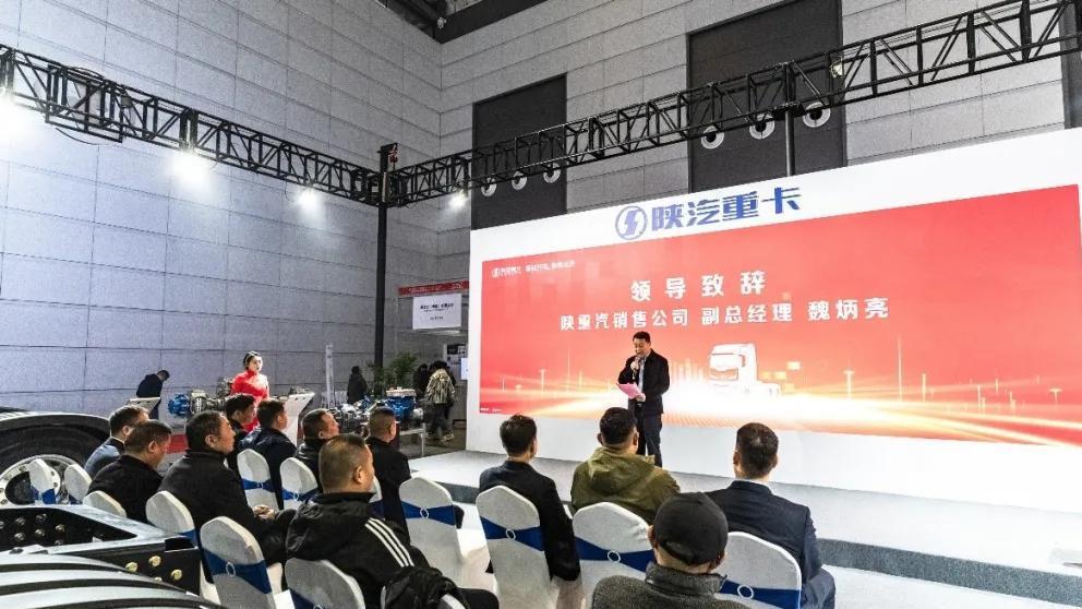 现场交付百辆！陕汽重卡燃爆2025西部智博会