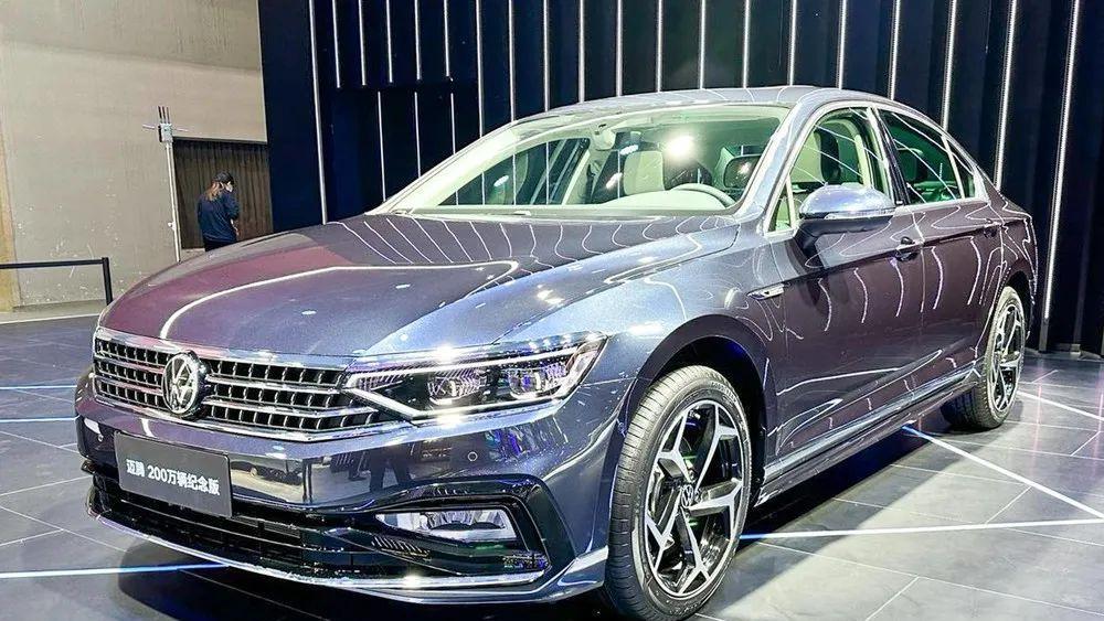 全新迈腾终于改头换面！全新矩阵式大灯，比帕萨特漂亮10倍