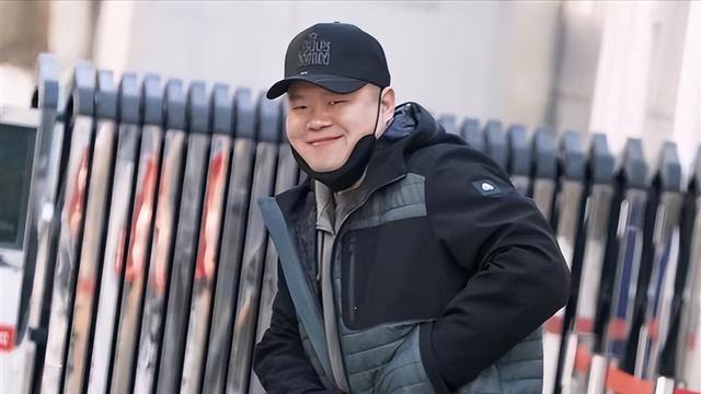 5次“搞砸”春晚，仍是央视宠儿，岳云鹏靠的，可不是师傅郭德纲