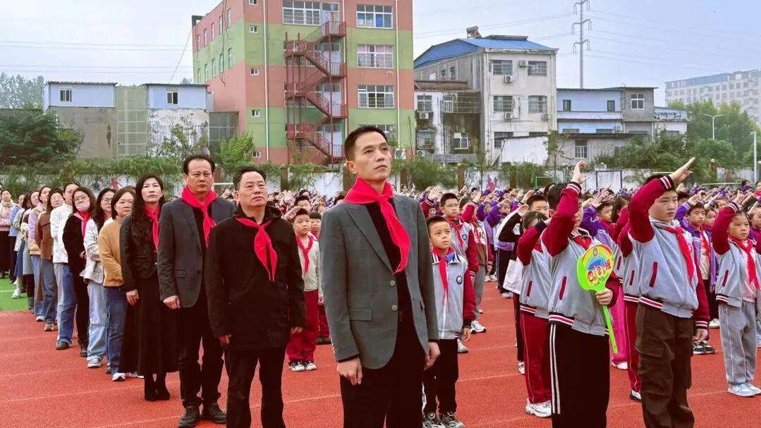 信阳市平桥区第七小学：队旗飘飘映初心 星星火炬传梦想