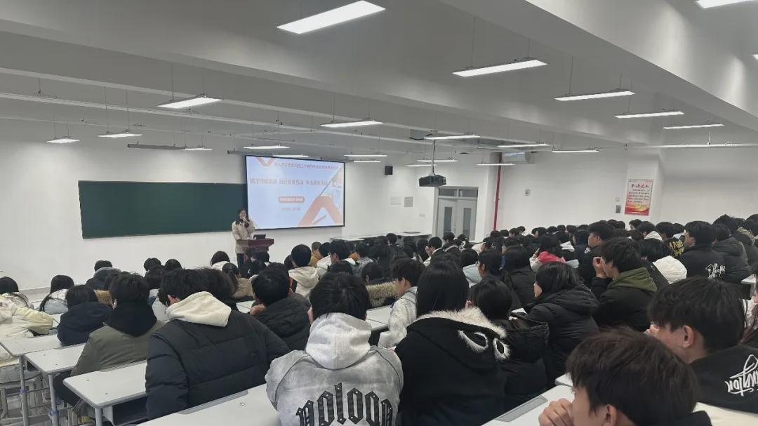 信阳技师学院：深学全会精神 践行青春使命