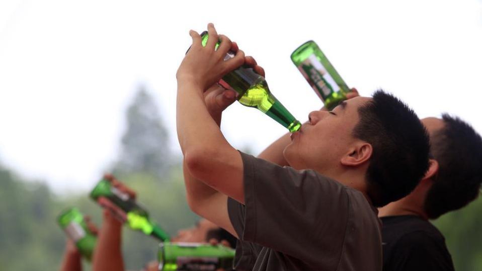 啤酒销量为什么持续下降？背后的原因让人深思