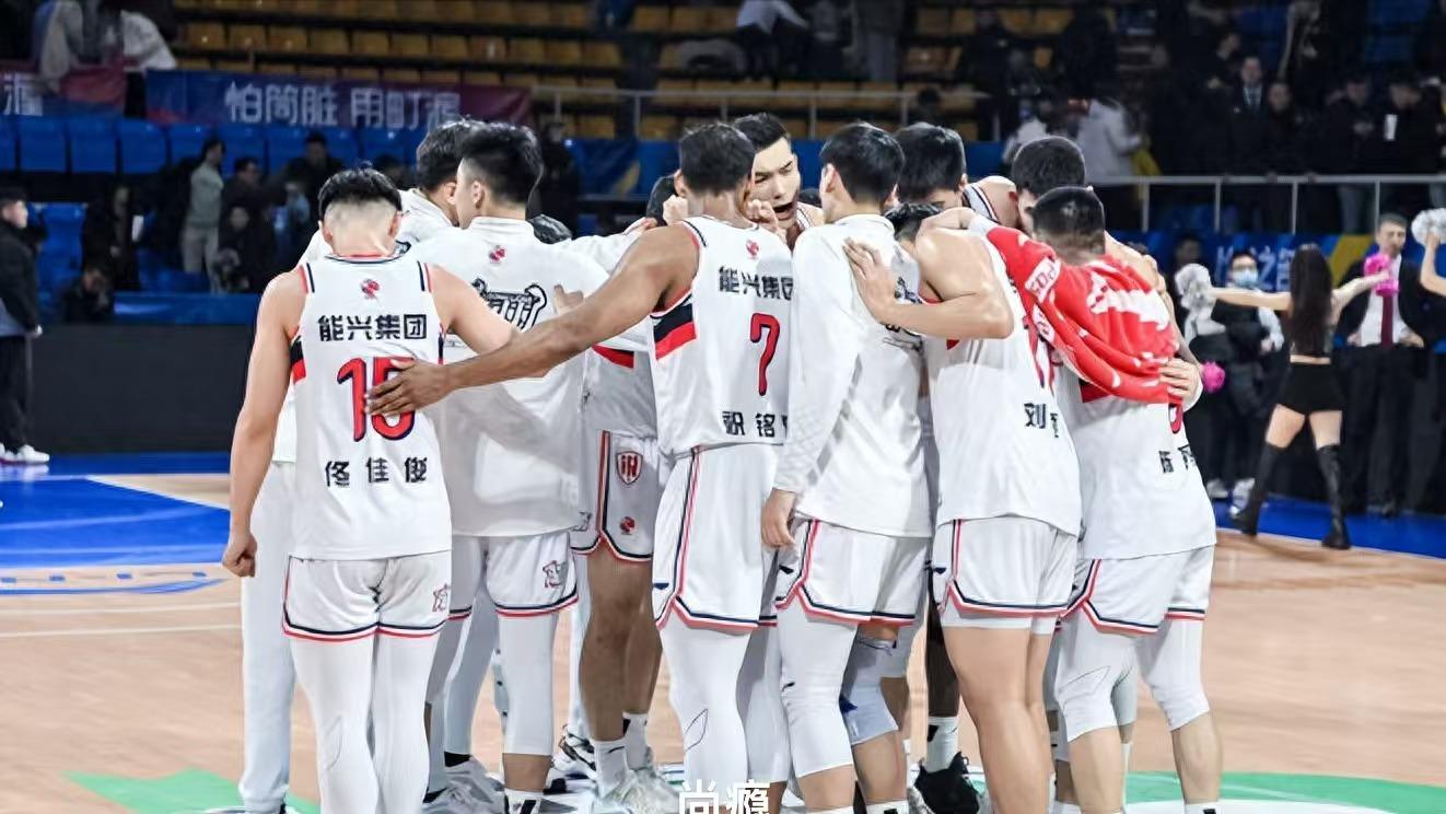 广州龙狮客场掀青春风暴 克劳福德全能三双击败九台农商