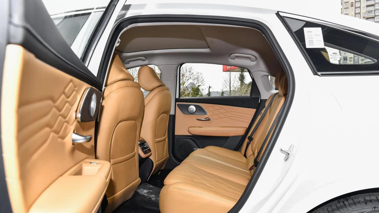 奇瑞新车限时红包价10.39万元起，竞争速腾星瑞，你会选它吗