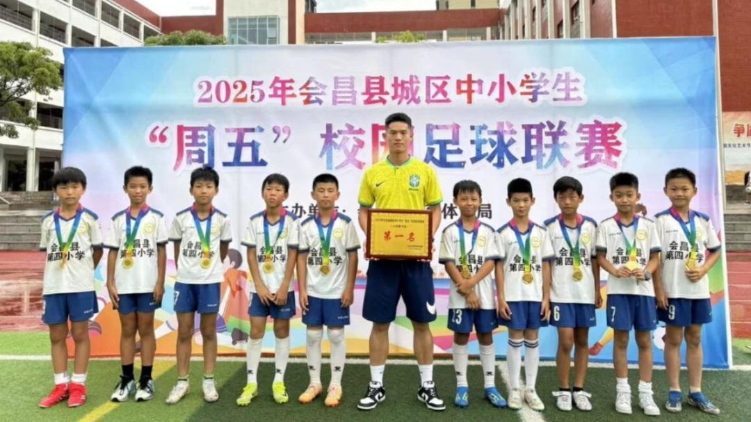 苏超赣超射手王对比，打进12球的赣超"最佳球员"射手王才是真草根