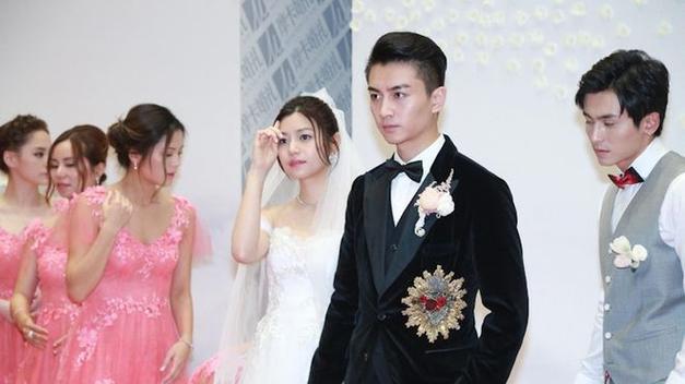 曝陈晓离婚后恋上毛晓彤！男方看女方偷笑氛围超甜，两人已合作