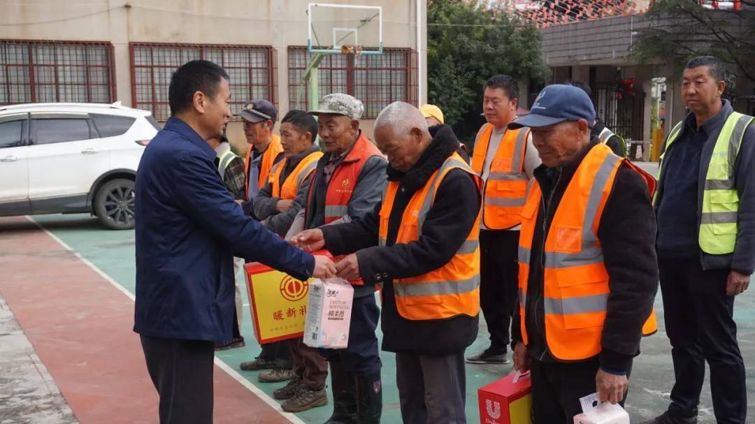 情暖冬日，心系环卫——阳宗海区总工会开展环卫工人专项慰问活动