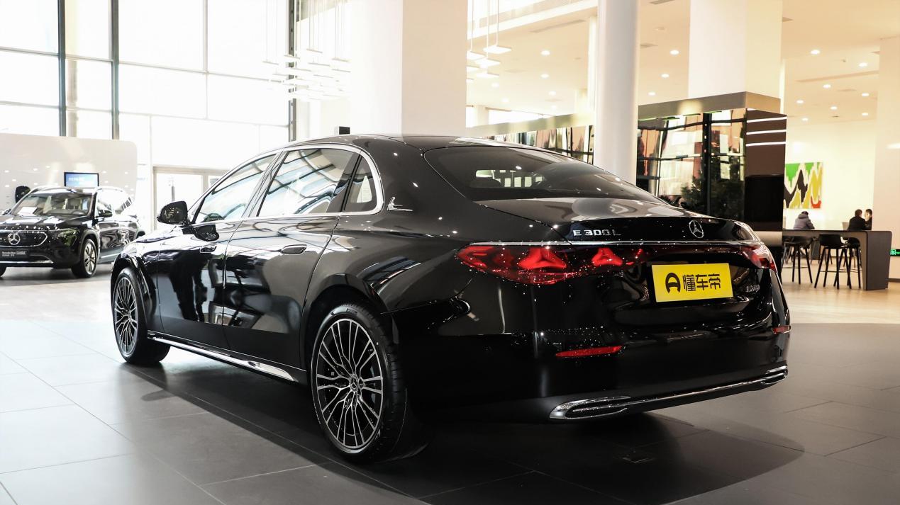 2025款改款奔驰E级上市 售45.18万元起 油耗有变化