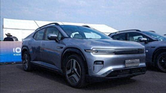 纯电四驱，5米车身+3米轴距，3.6秒破百，长安启源E07能火？