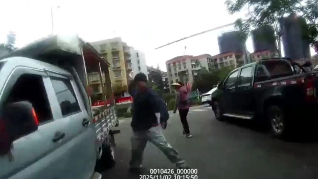 辱骂辅警，妨碍执法，行拘三天