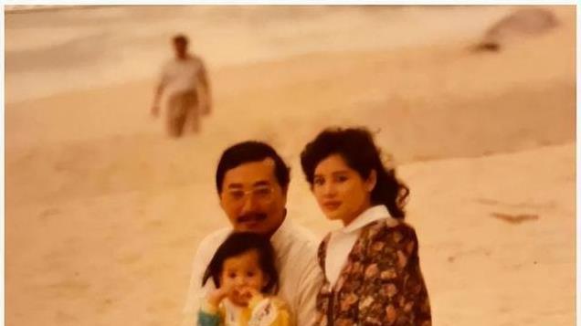 她是刘德华小姨子，嫁给富二代，一年办3次婚礼，36岁身价数十亿