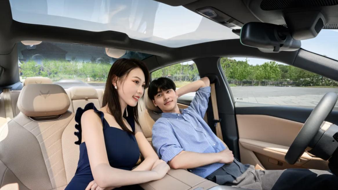 北汽极狐带来“情绪价值”天花板！极狐阿尔法S5把值得写进每一次呼吸