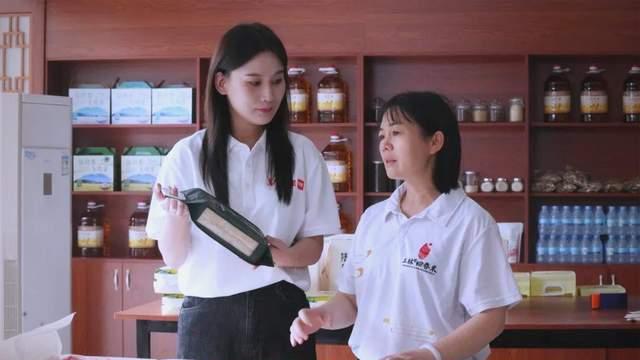 陆茴香的逆袭之路：从教师到稻谷守护者