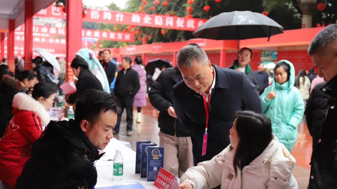 巴中市举行“四地联动·春风送岗·‘职’等你”来暨农民工就业专场招聘会