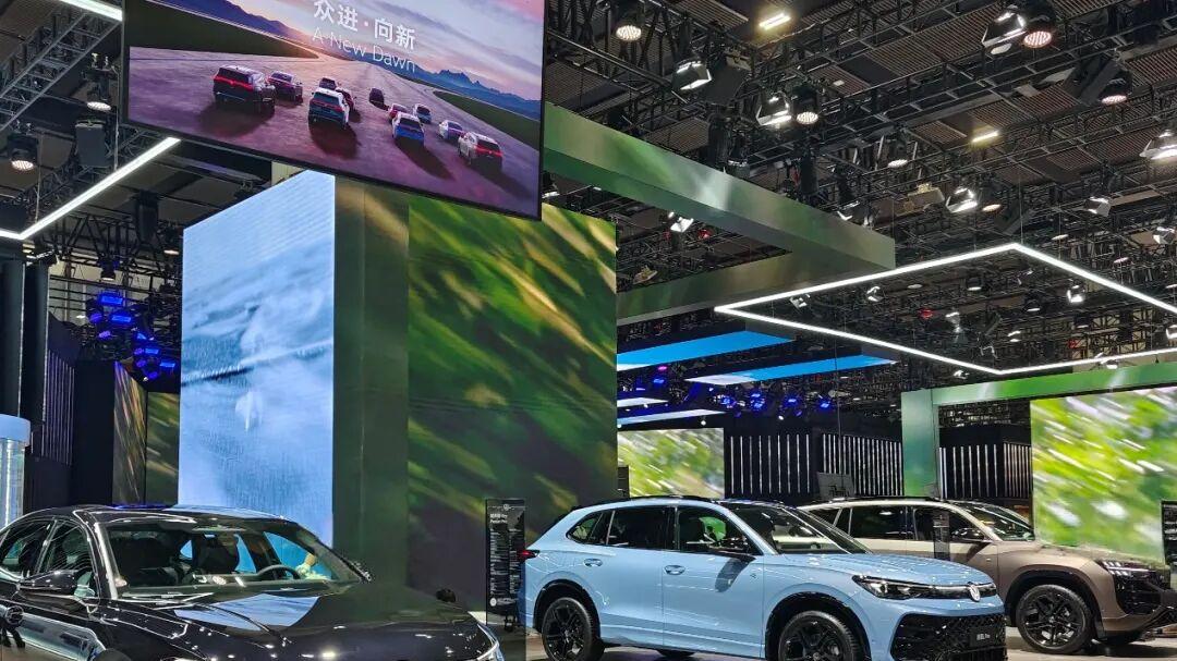 上汽大众玩“三轨齐发”！是老江湖稳还是怕输？