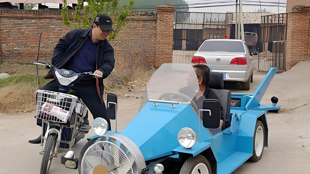 2012年，北京一男子发明了一款风电跑车，时速可达140公里