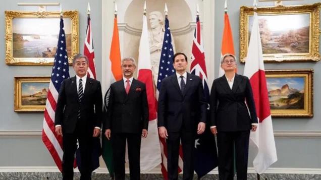 美国务卿一通电话后，三艘菲舰冲闯黄岩岛，菲海警叫嚣：赢了中国