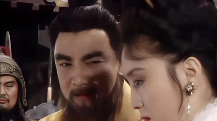 父亲被张飞斩杀，母亲被曹操霸占，他长大成为一代名将，名垂青史