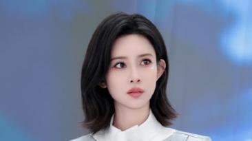 片场惊魂! 孟子义被帷帽勒颈重摔，起身后的反应太暖心
