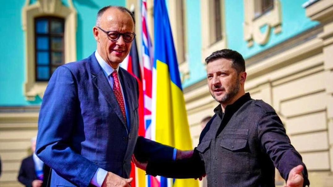 特朗普卖乌交易曝光！马克龙联手26国抢救，俄资产成最后救命稻草