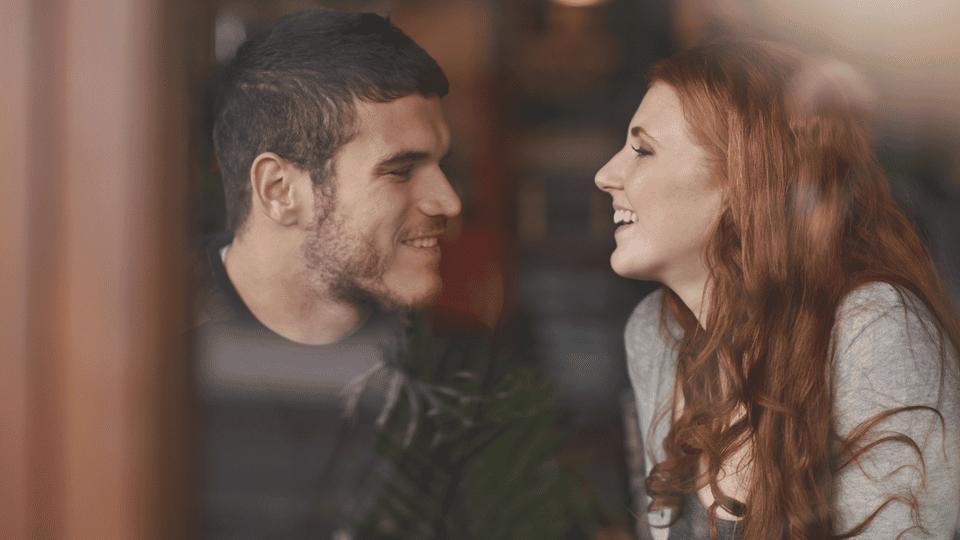 男生问：和前女友频繁的吵架，闹矛盾时对方出轨了，这段感情还值得挽回吗？