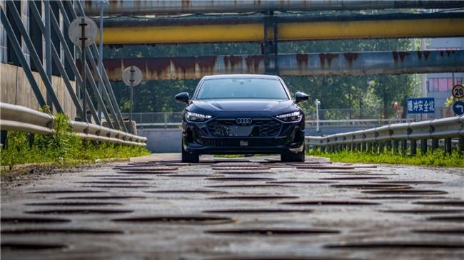 一汽奥迪A5L：设计勾勒优雅，性能点燃驰骋