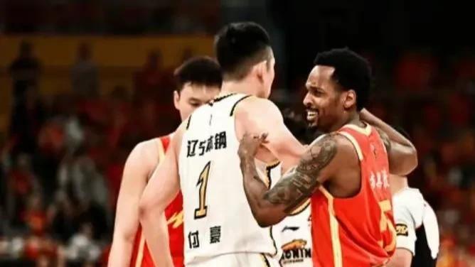 发现了吗？这才是辽篮王朝落幕的主要原因，杨鸣刘子庆责无旁贷