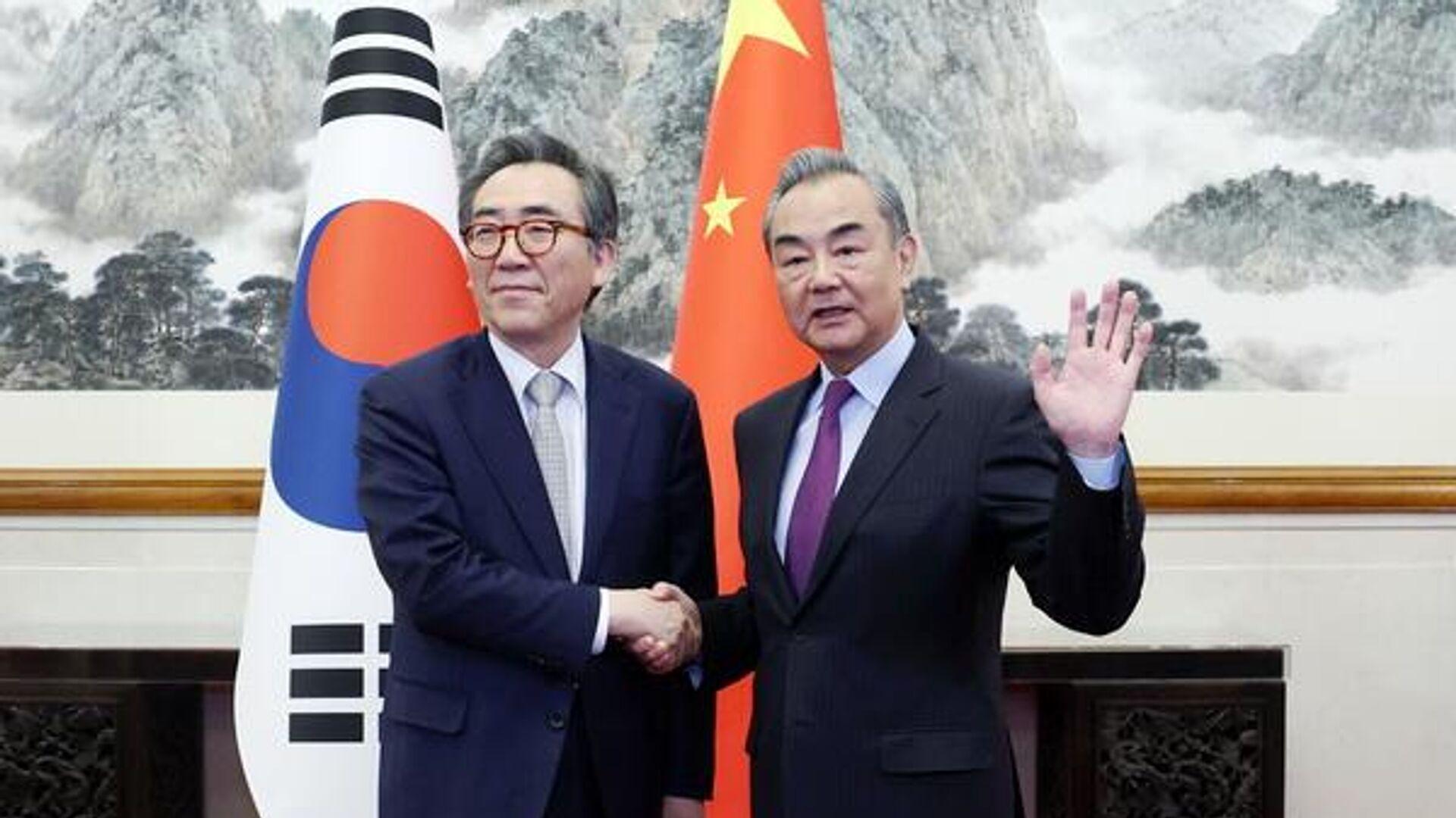靠山到了，拜登派他救尹锡悦？美专机直飞韩国，中方回应耐人寻味