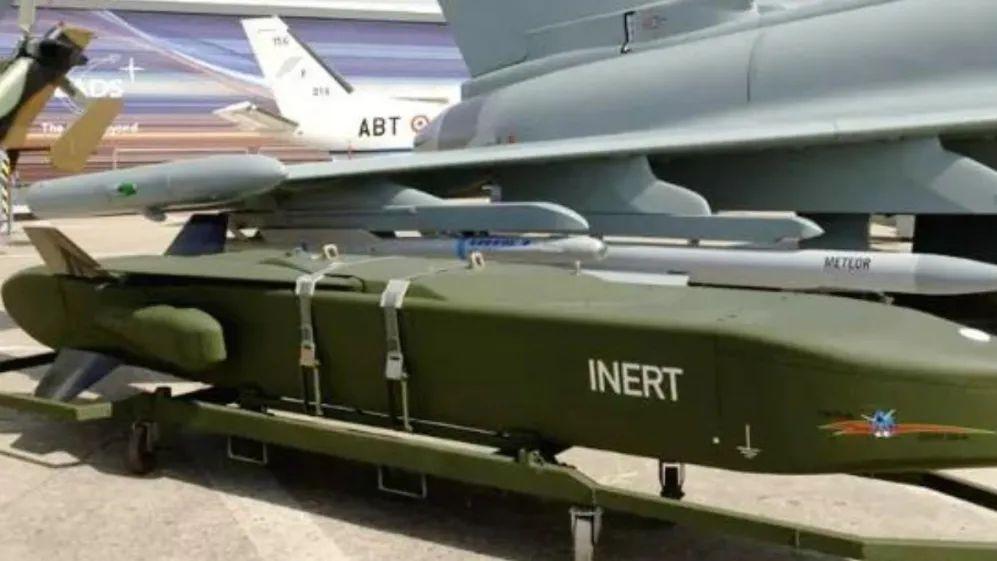 俄发出战争警告，不到24小时，德国低头认怂，绝口不提导弹援乌