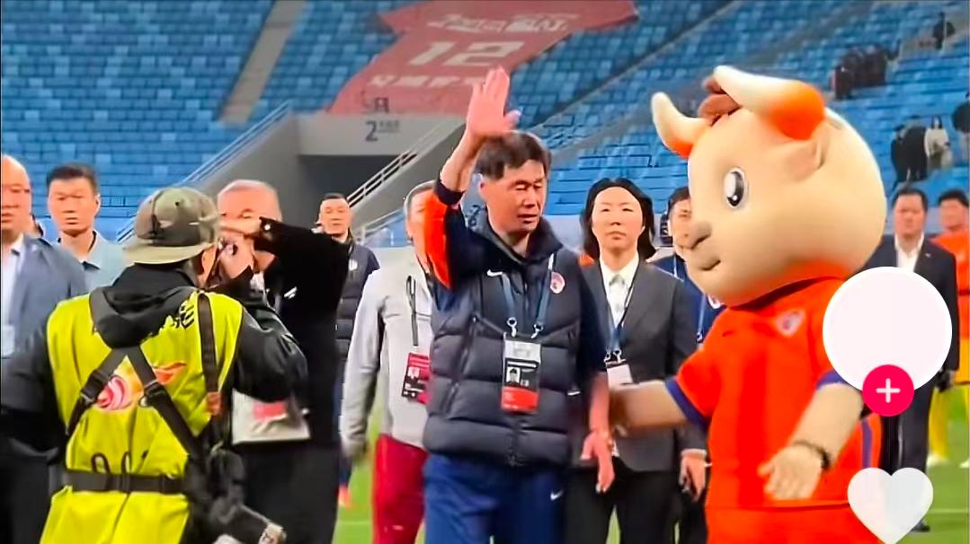 李霄鹏不缺下家！5家俱乐部伸橄榄枝，鲁媒：暂时休息是客套话