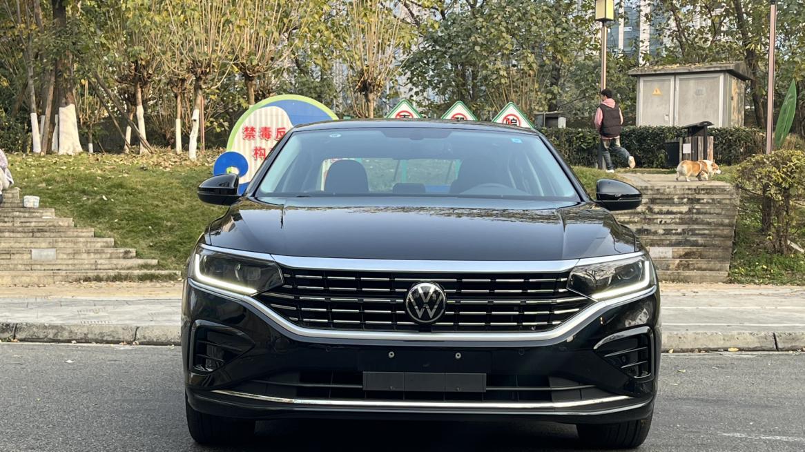 黑武士战袍加身，2023款大众帕萨特准新车等你来开！